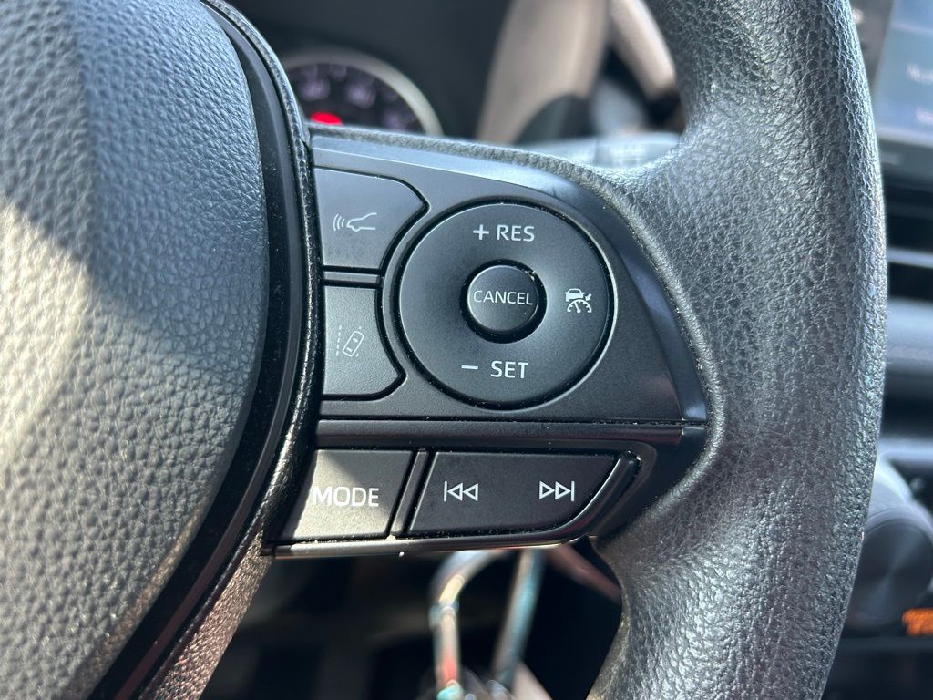 2021 Toyota RAV4 LE 18