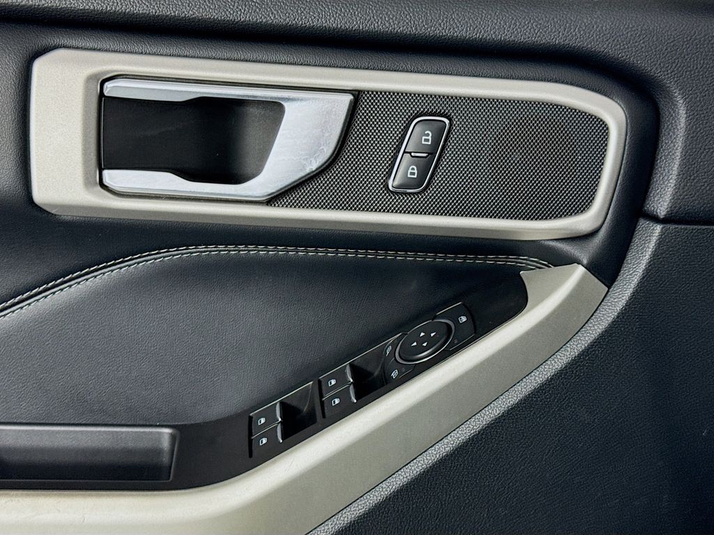 Used Car 2021 Ford Explorer  Xlt For Sale Under $25,000 In Austin, Texas