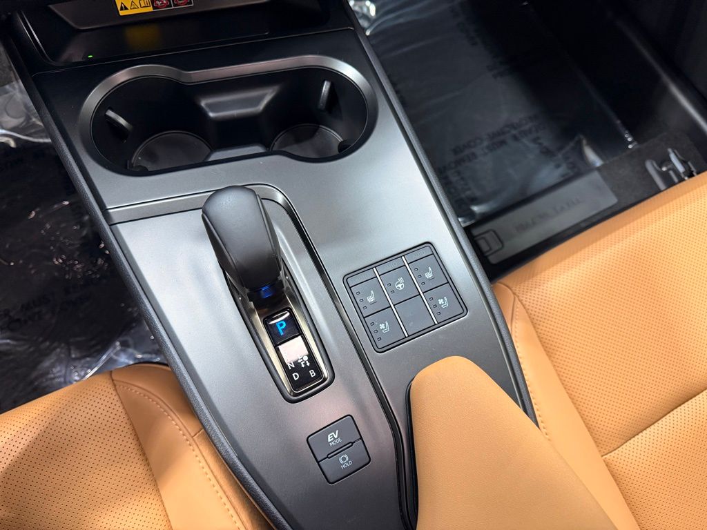 Thumbnail: 2025 Lexus UX - 19