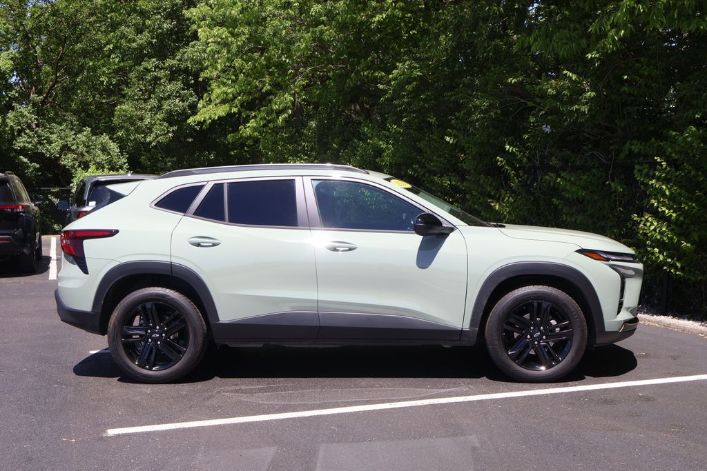 Thumbnail: 2026 Chevrolet Trax - 10