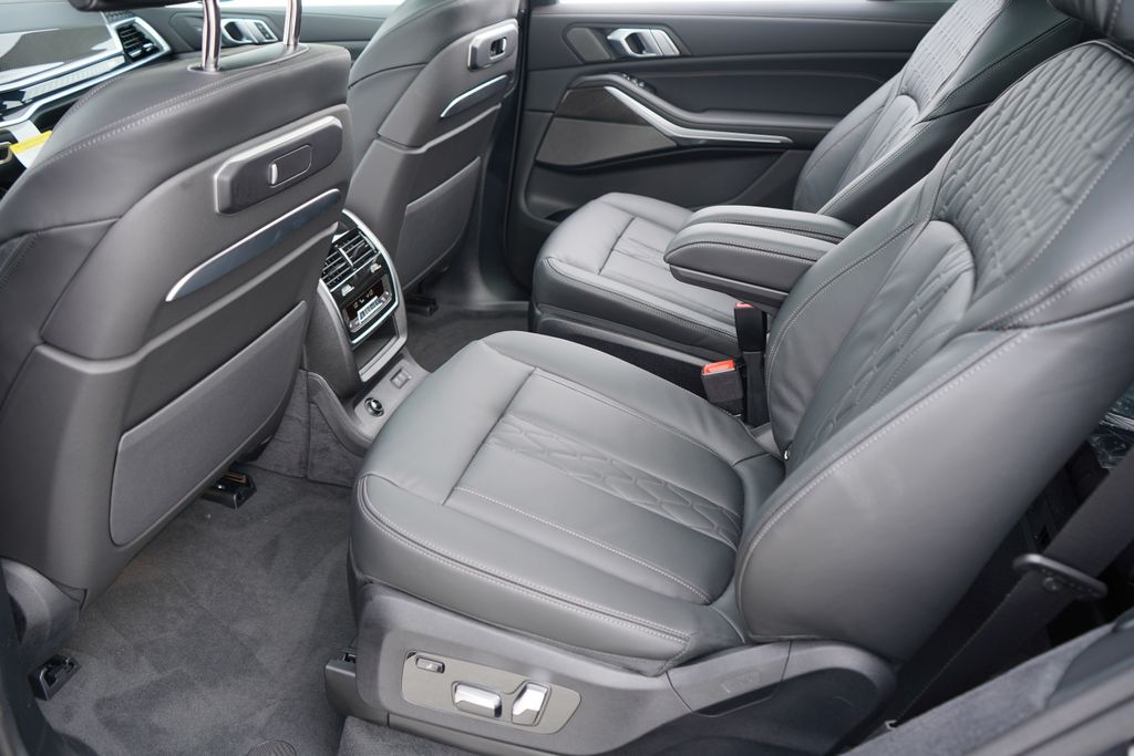 Thumbnail: 2026 BMW X7 - 19