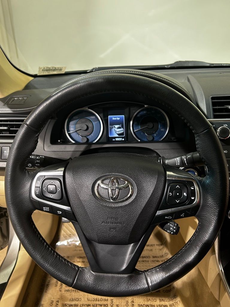 2017 Toyota Camry XLE 21