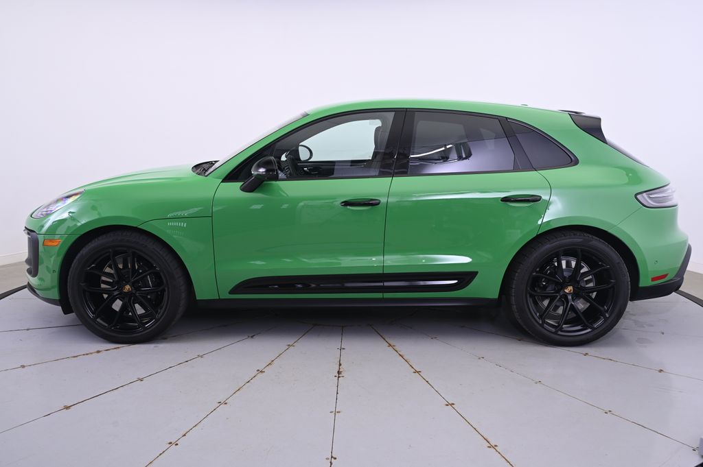 Thumbnail: 2022 Porsche Macan - 2