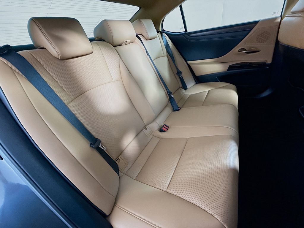 Thumbnail: 2023 Lexus ES - 27