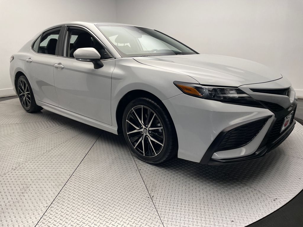 2022 Toyota Camry SE 3