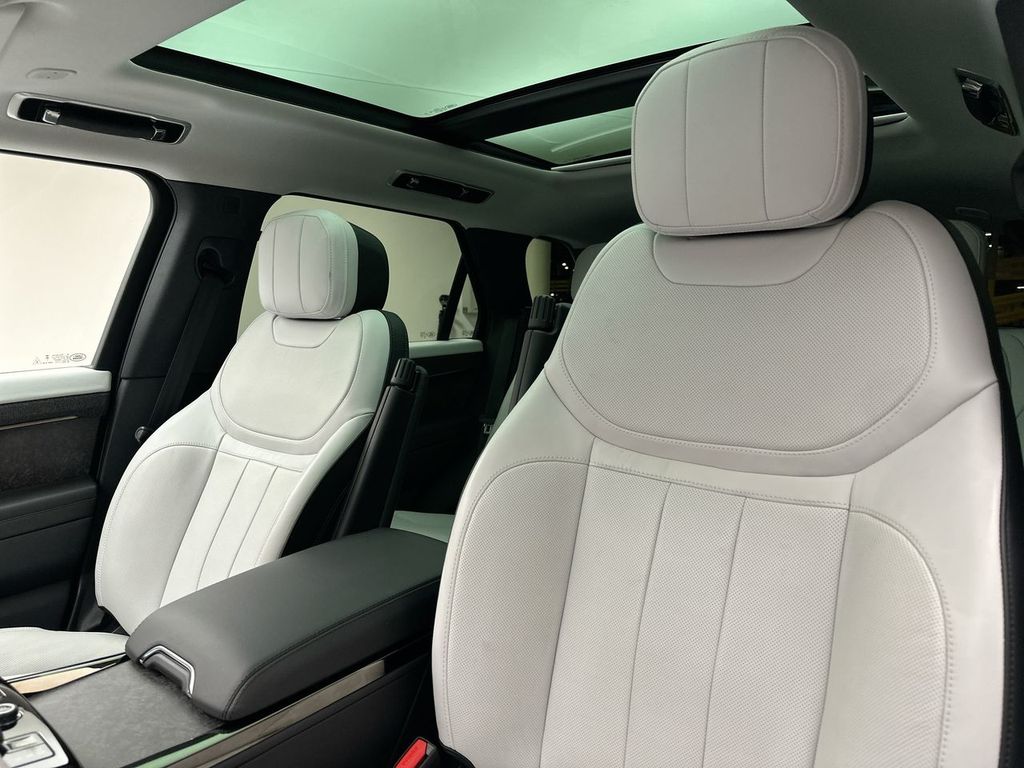 Thumbnail: 2023 Land Rover Range Rover Sport - 18