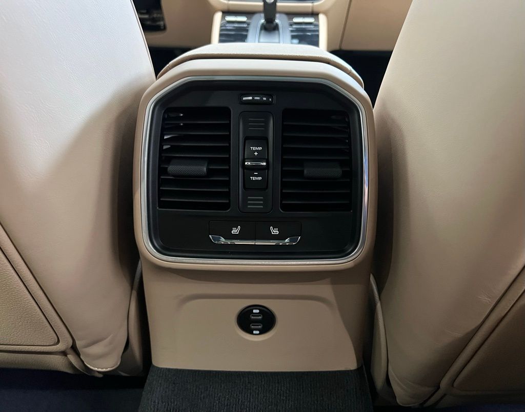2022 Porsche Macan S 17