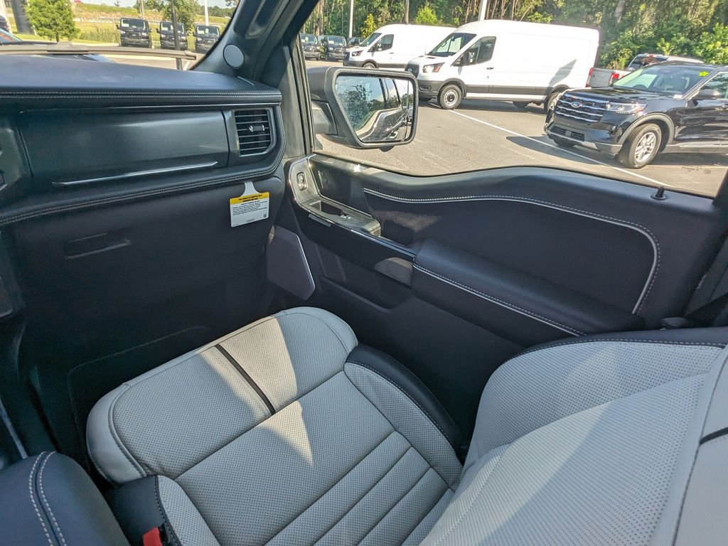 2025 Ford F-150 Lightning Platinum