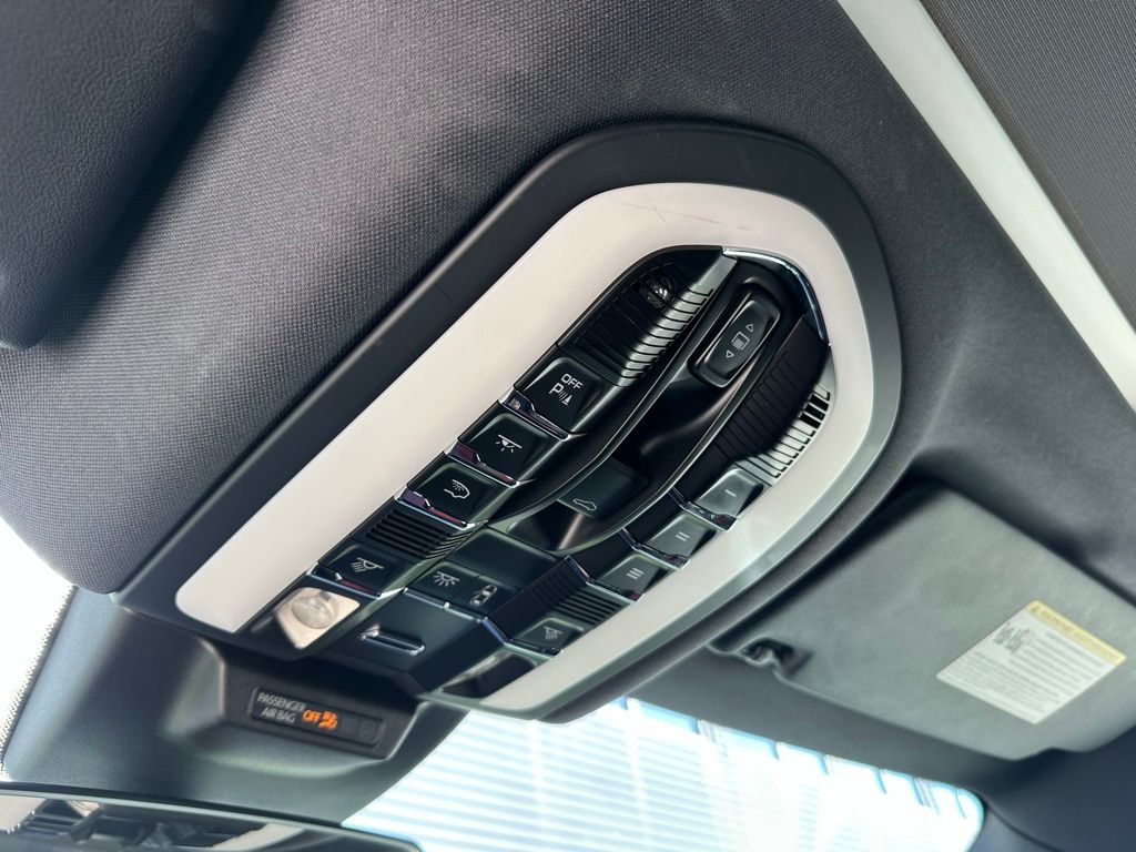 Thumbnail: 2020 Porsche Macan - 32