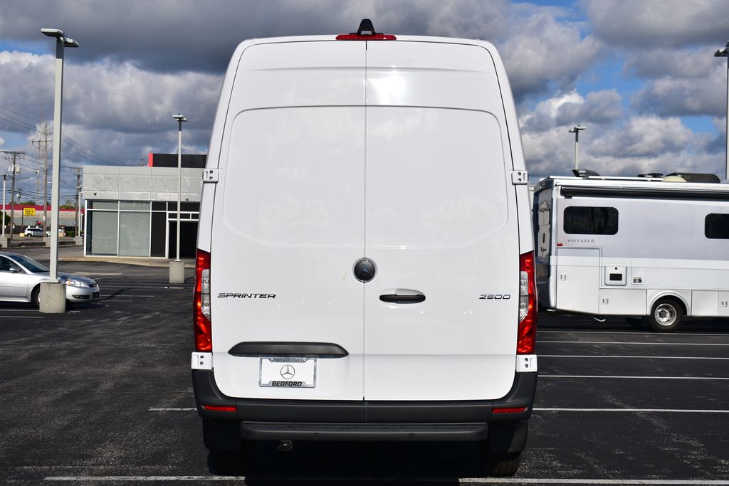 Thumbnail: 2025 Mercedes-Benz Sprinter - 4