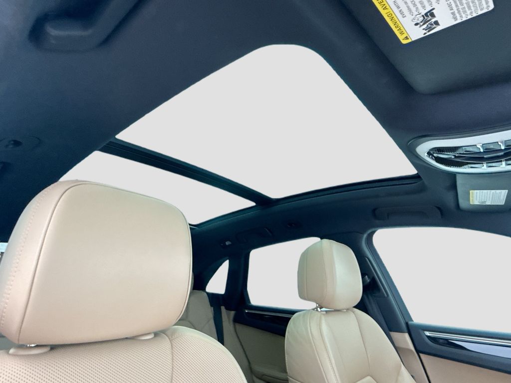 Thumbnail: 2023 Porsche Macan - 21