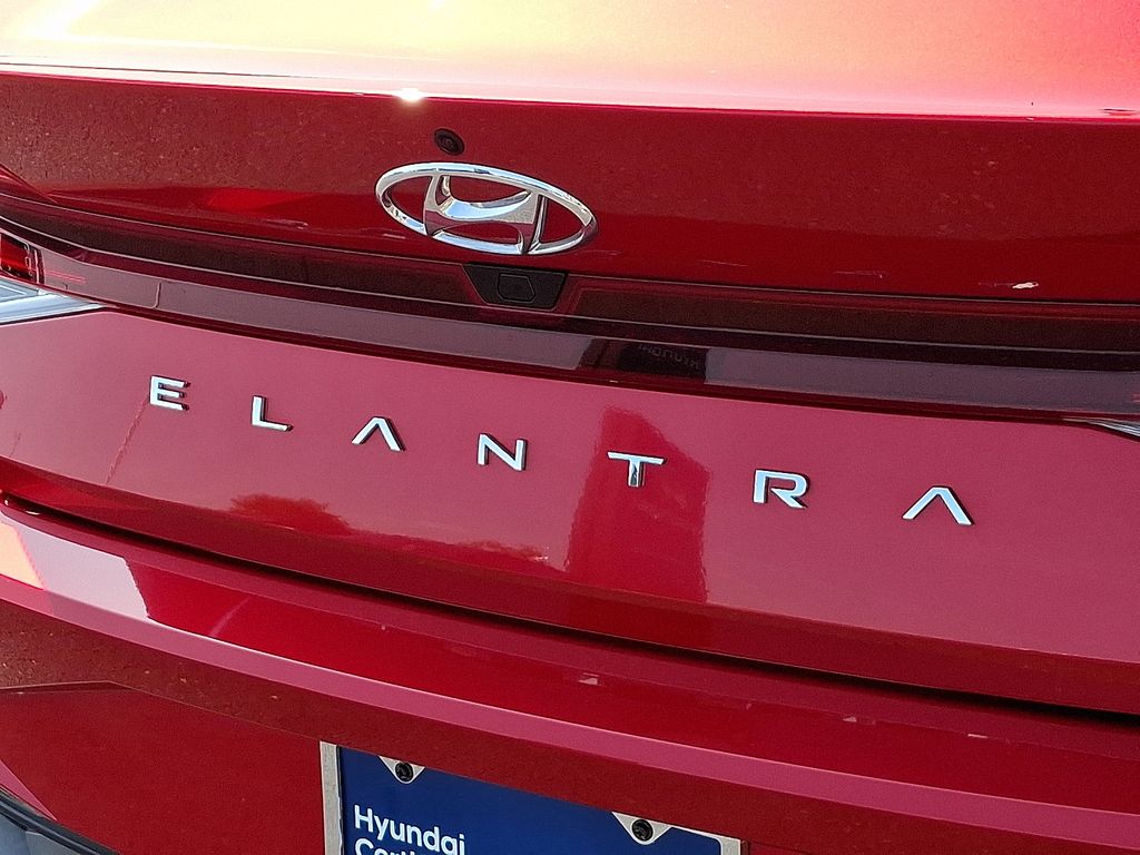 Thumbnail: 2022 Hyundai Elantra - 31