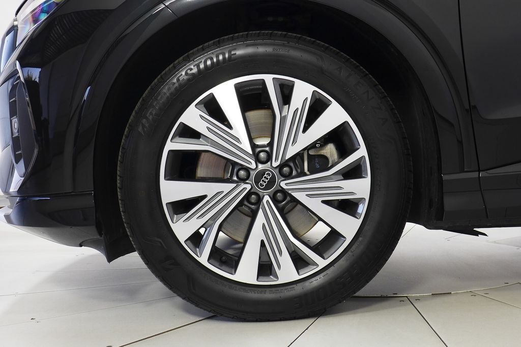 Thumbnail: 2023 Audi Q4 e-tron - 5