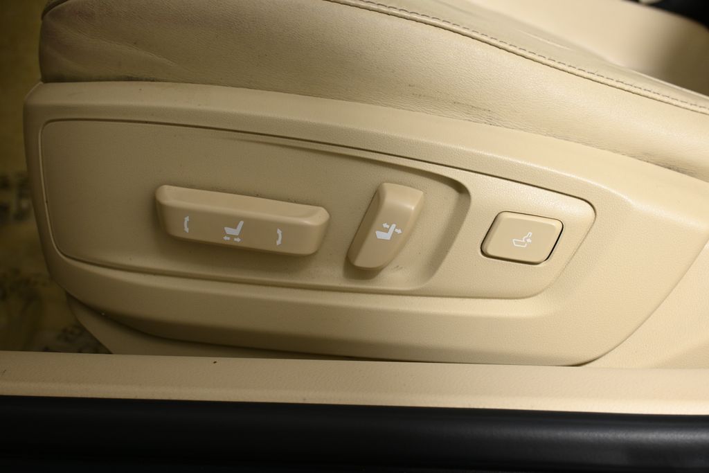 Thumbnail: 2015 Lexus ES - 28