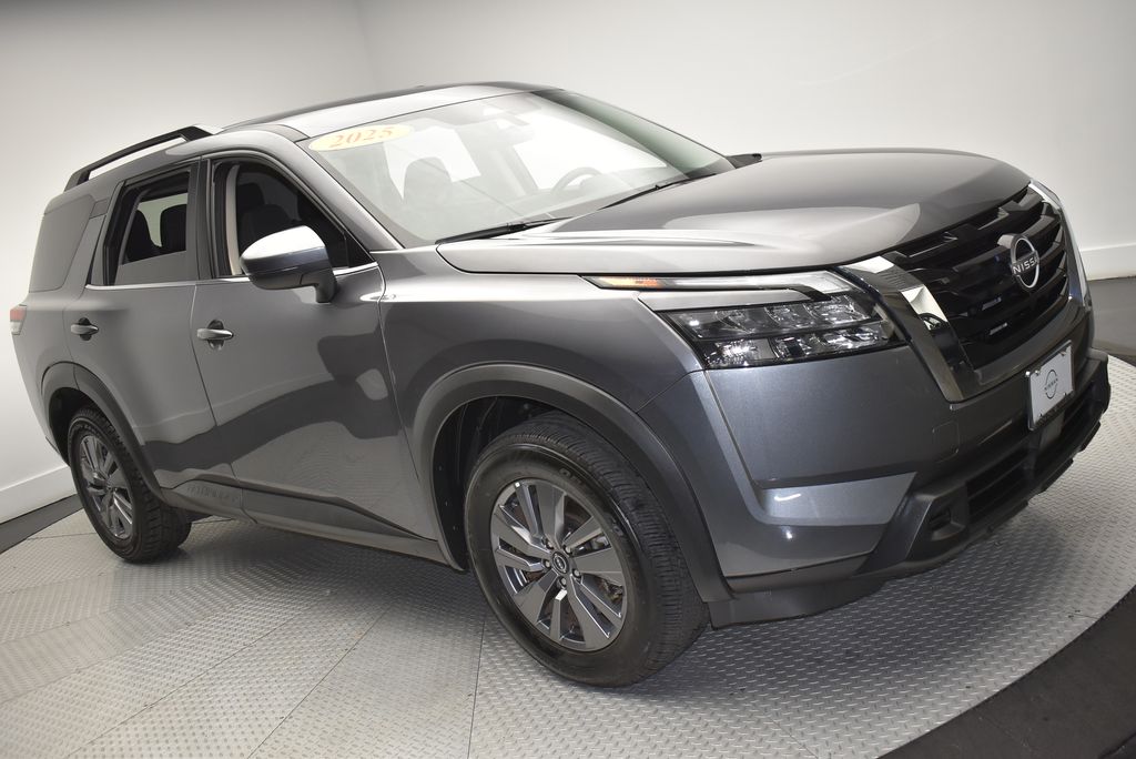 Thumbnail: 2025 Nissan Pathfinder - 3