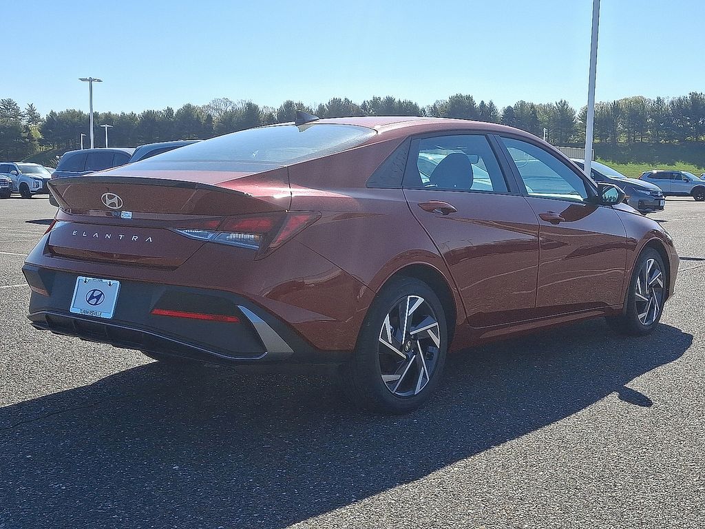 Thumbnail: 2025 Hyundai Elantra - 4