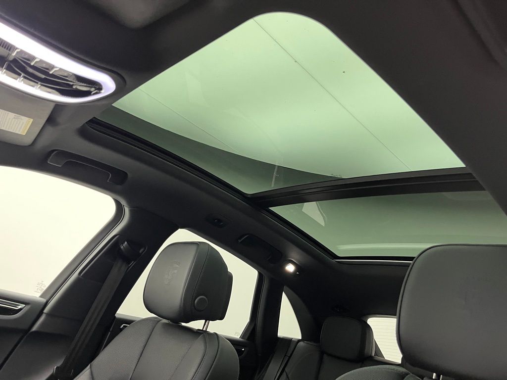 Thumbnail: 2025 Porsche Macan - 27