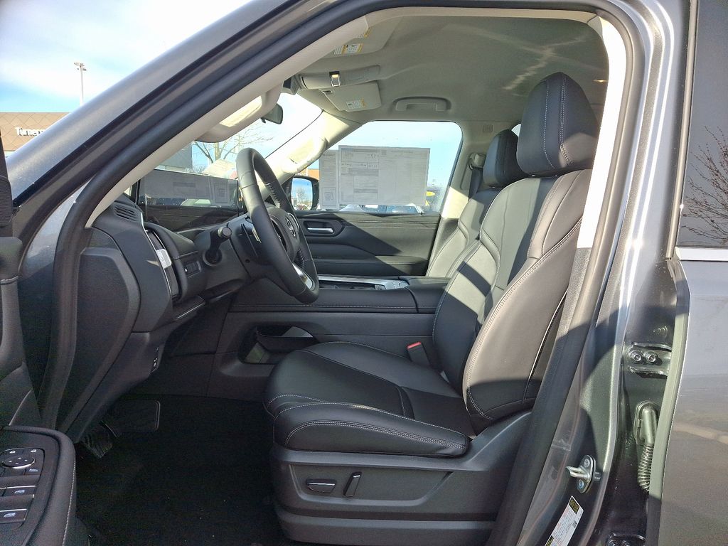 2025 Nissan Armada SV 6