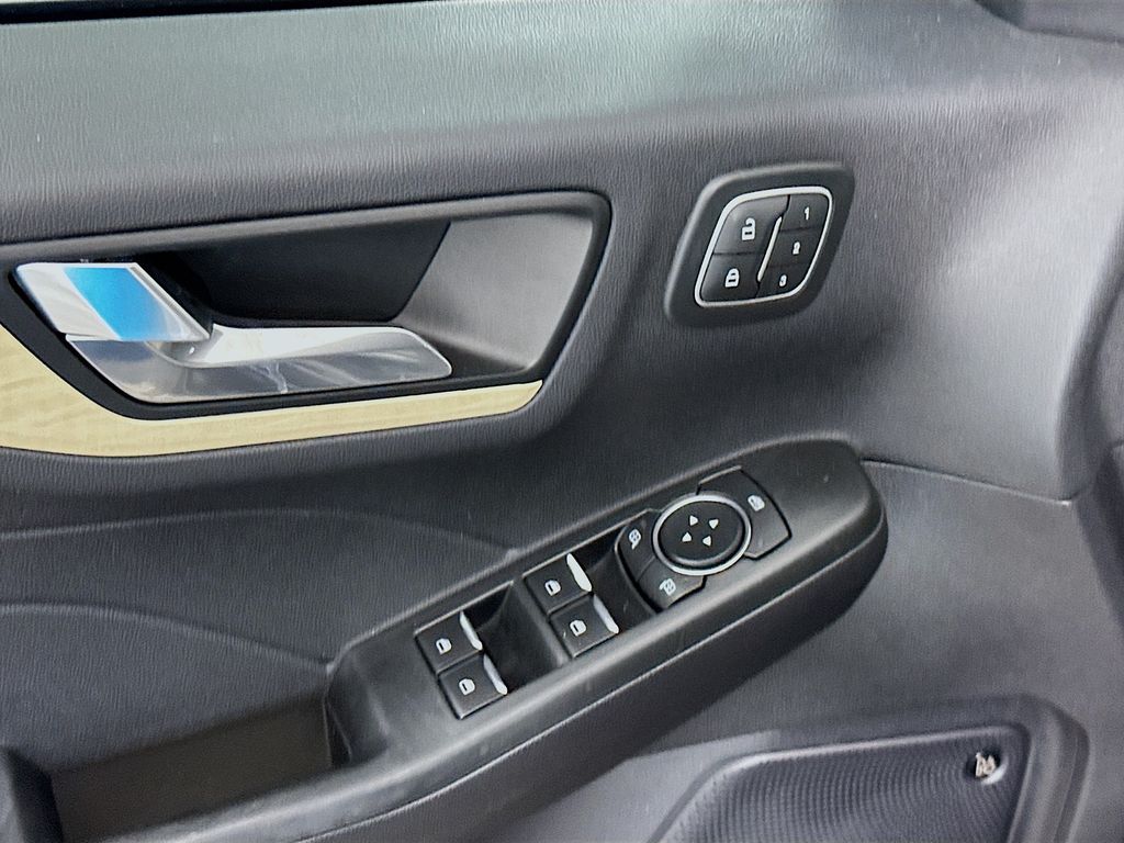 Thumbnail: 2022 Ford Escape - 18