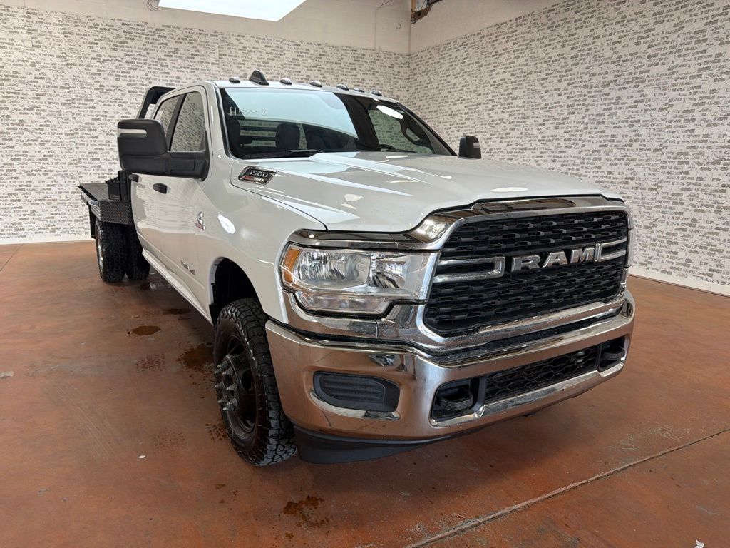 2024 RAM 3500 Chassis SLT Crew Cab LB DRW 4WD