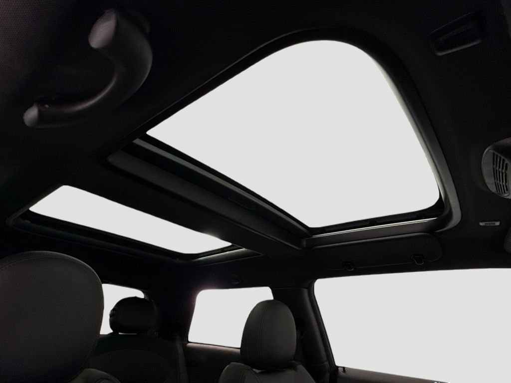 Thumbnail: 2022 MINI Cooper - 21