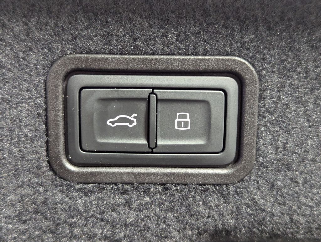 2019 Glacier White Metallic Audi A8 L 60 AWD Sedan