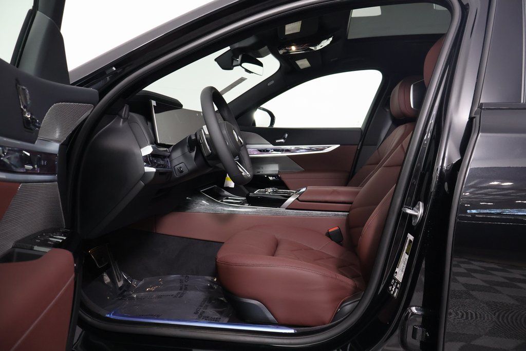 Thumbnail: 2025 BMW 7 Series - 5