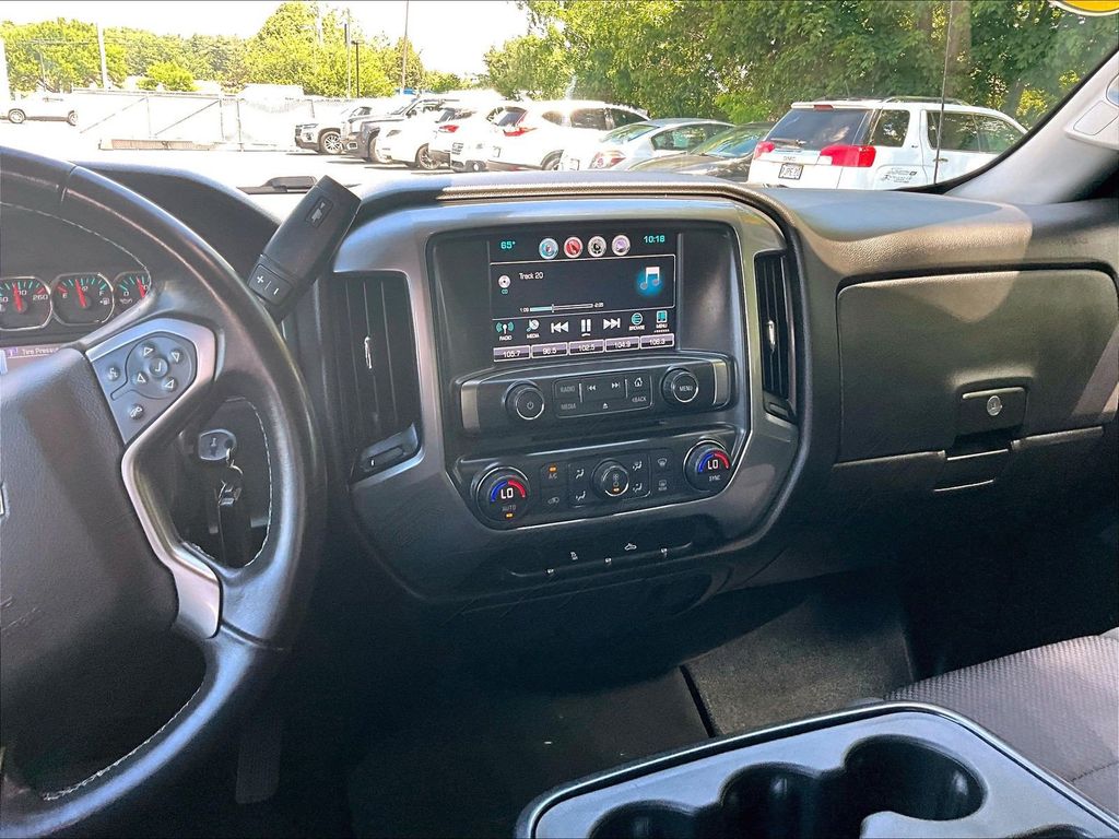 2019 Chevrolet Silverado 1500 LD — photo 17