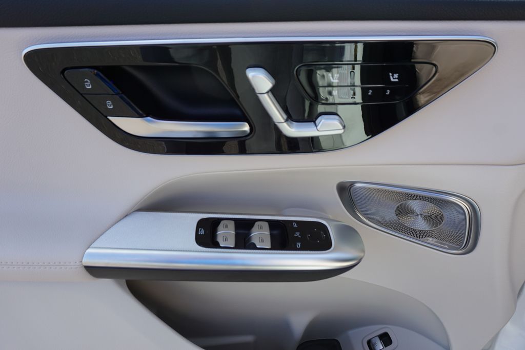 2025 Mercedes-Benz GLC 300 19