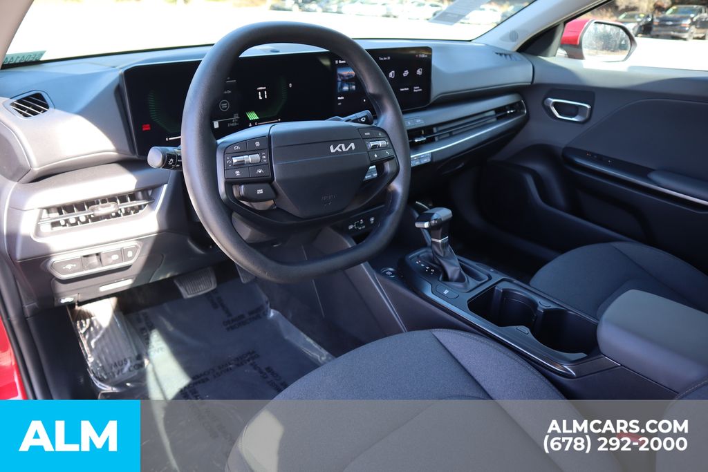 Used 2025 Red Kia LXS image 10