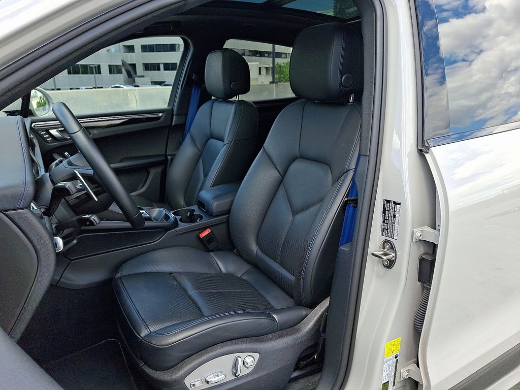 2024 Porsche Macan T 16