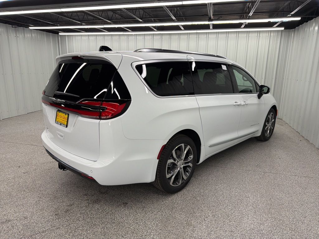 2026 Chrysler Pacifica Pinnacle - 5