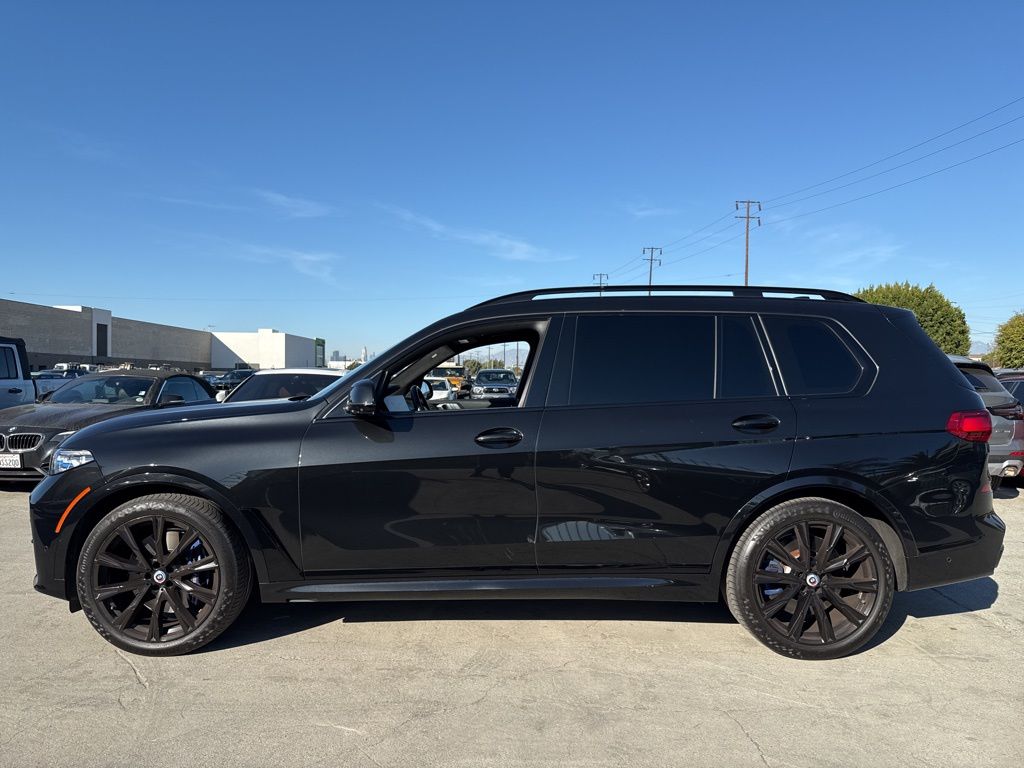 2022 BMW X7 M50i 2