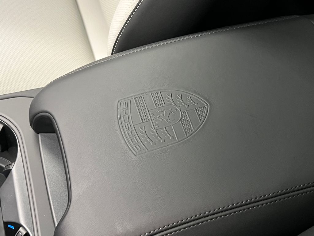 Thumbnail: 2026 Porsche Cayenne - 30