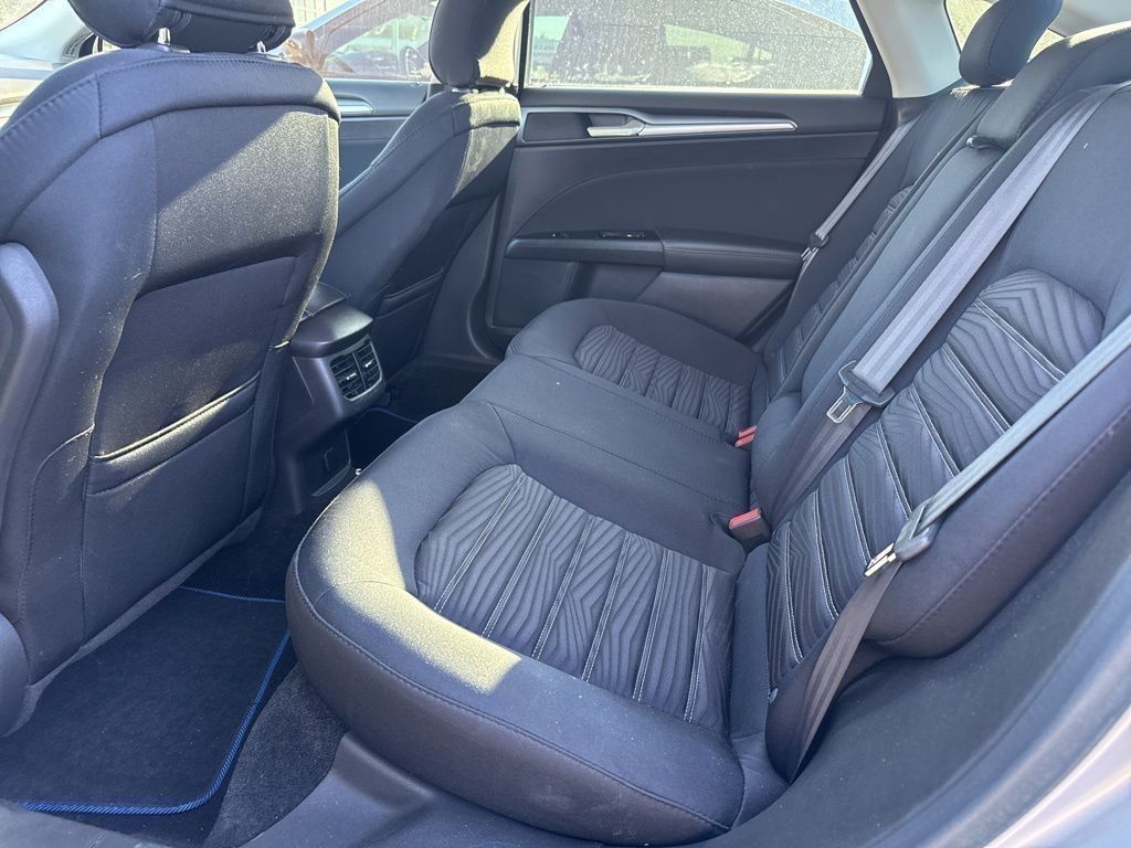 2016 Ford Fusion SE - 4