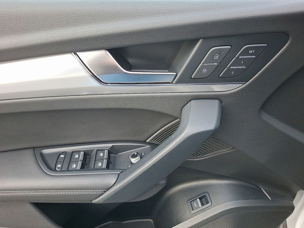 Thumbnail: 2023 Audi Q5 - 12