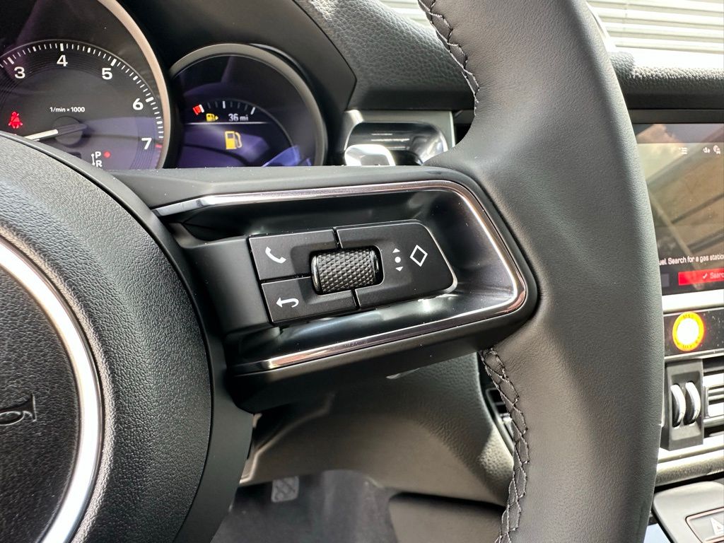 2025 Porsche Macan  20