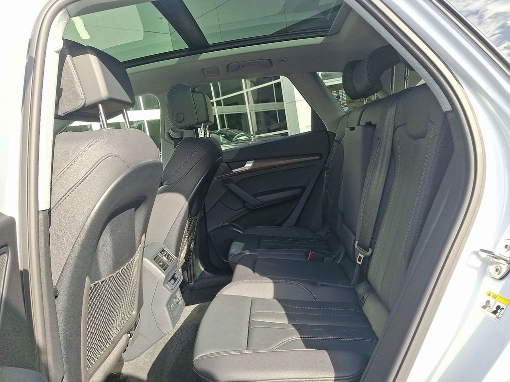 Thumbnail: 2025 Audi Q5 - 10