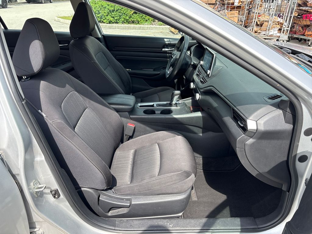 Used 2020 Silver Nissan 2.5 S image 6
