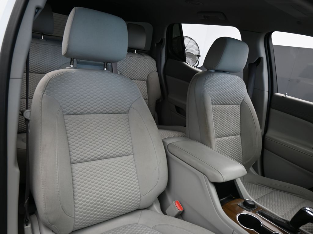 Used 2019 Summit White GMC SLE-2 image 48