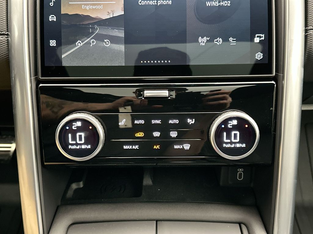 Thumbnail: 2026 Land Rover Discovery - 13