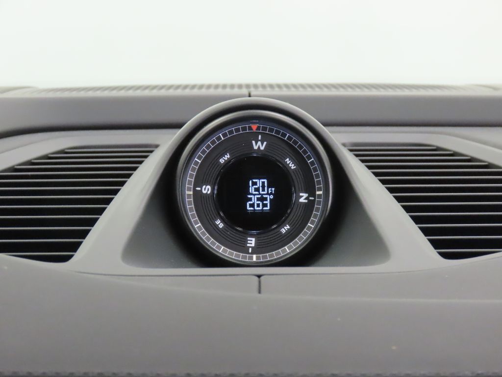 Thumbnail: 2025 Porsche Macan - 27