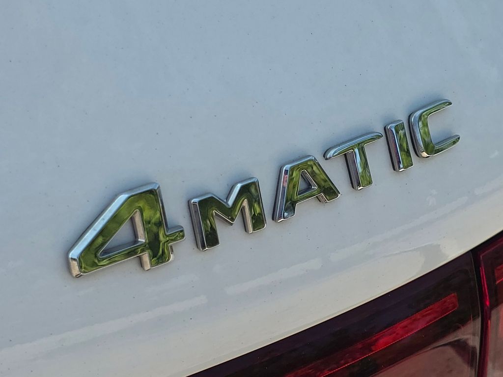 Certified Used 2025 White Mercedes-Benz GLB 250 image 5