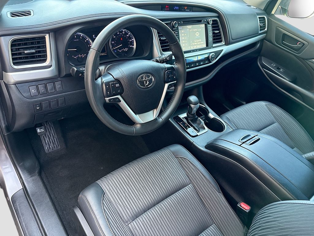 Thumbnail: 2019 Toyota Highlander - 9