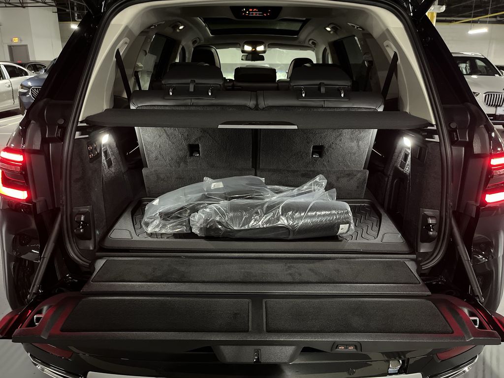 Thumbnail: 2026 BMW X7 - 25