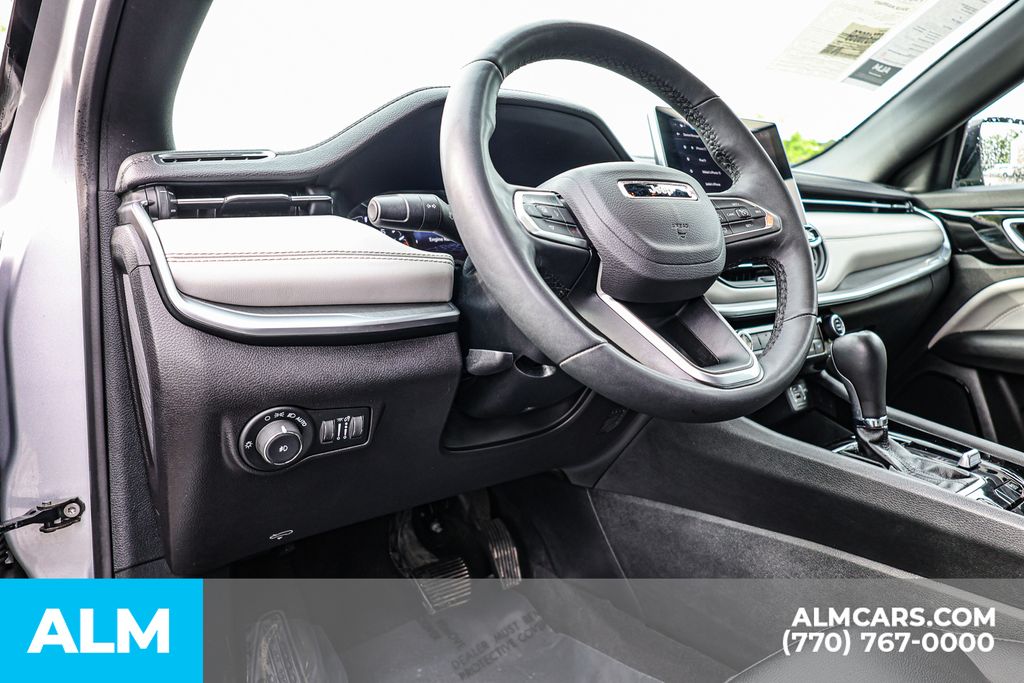 Used 2025 Silver Jeep Limited/MT Certified image 27