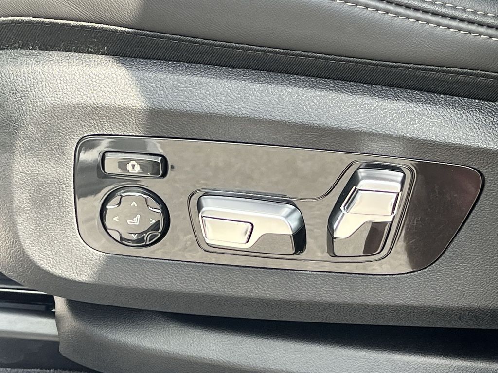 Thumbnail: 2025 BMW X5 - 12