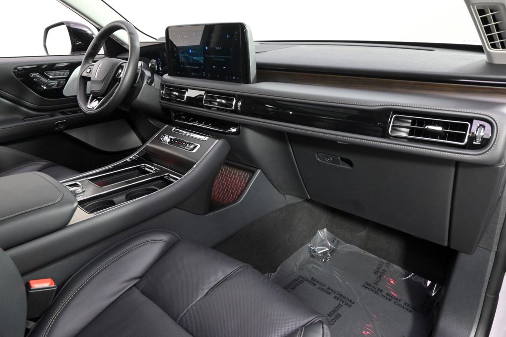 New 2026 White Lincoln Reserve image 15