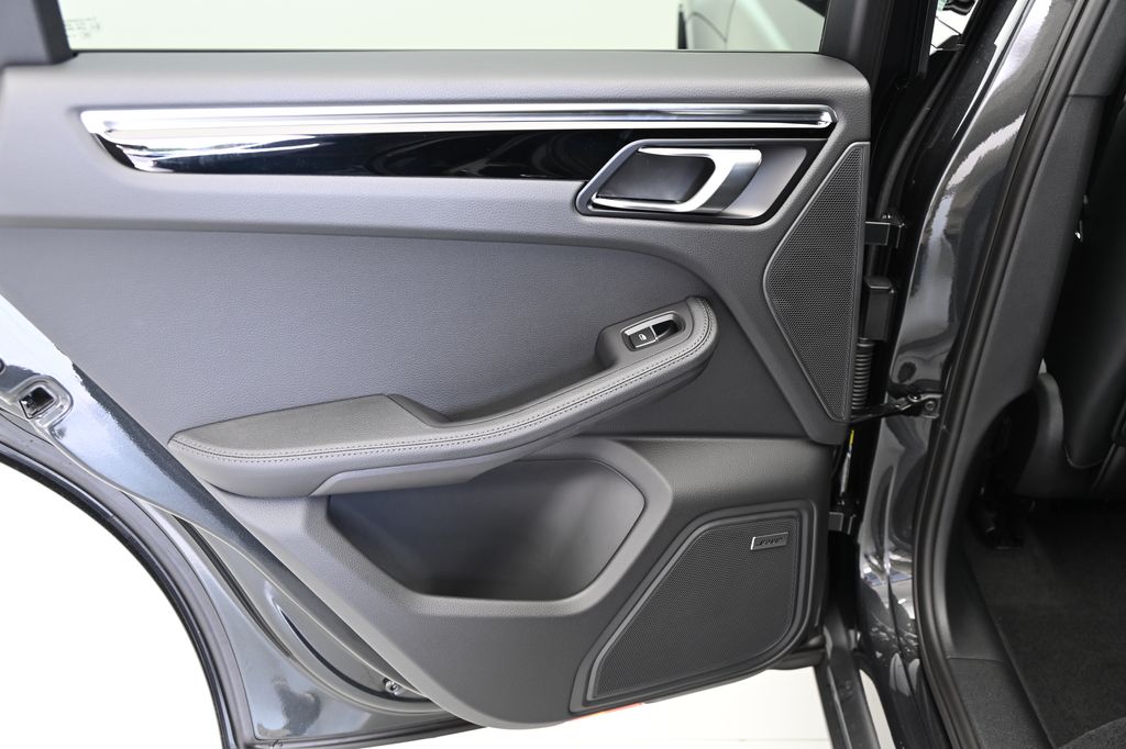 Thumbnail: 2024 Porsche Macan - 25