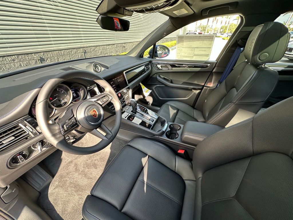 Thumbnail: 2026 Porsche Macan - 4